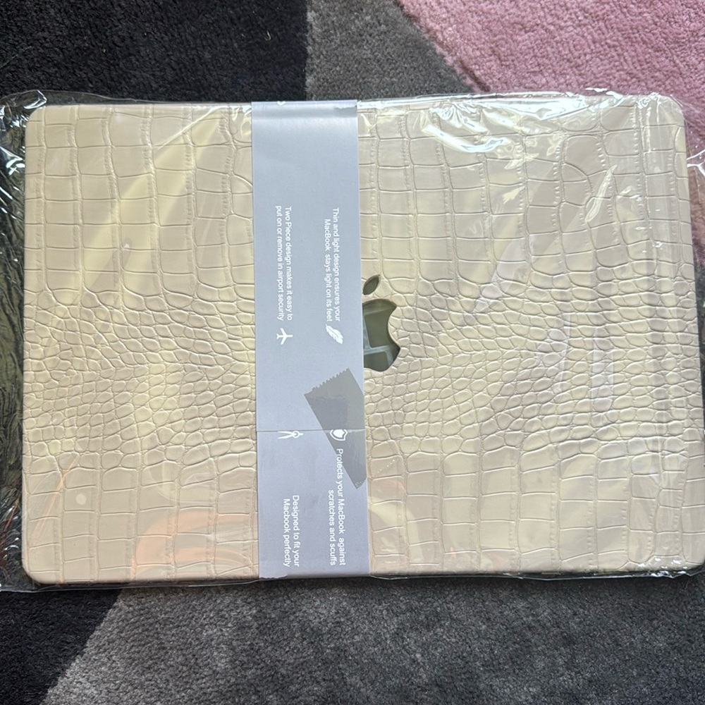 Elegant Cream Crocodile-Embossed Laptop Case